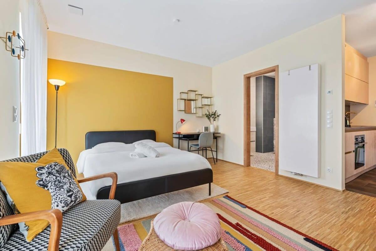 Beautifully Designed In Hollerich Apartment *